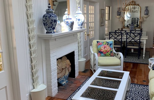 The Pines House | Pines Cottage~ Half Block to Beach ~ 5 Bedrooms ~ Sleeps 10 ~ Huge Porch & Patio