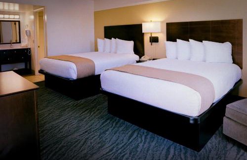 Cottonwood Hotel | Pines Inn & Suites