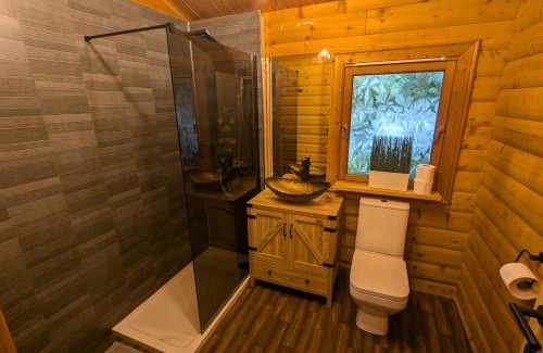 Kenwick House | Pineshadow Lodge-Dog Friendly Kenwick Park Louth