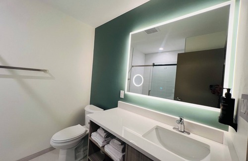 Espanola Hotel | Pinewood Motor Inn
