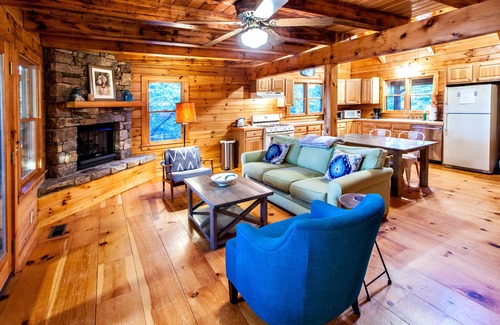 Piney Mountain Cabin | Piney Cabin: Mountain Views + Dog Friendly