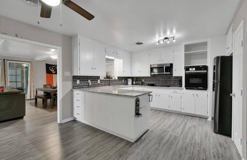 Huntsville House | Piney Woods | Spacious Retreat | Near Sam Houston!