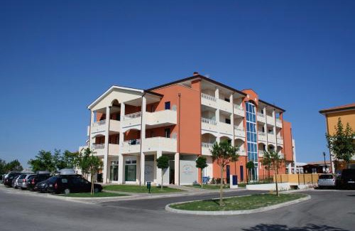 Caorle Apartment | Pini Village Lido Altanea