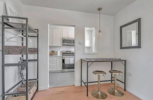 Livermore House | Pink Door, Livermore! Queen Bed - 0.5 Miles to downtown