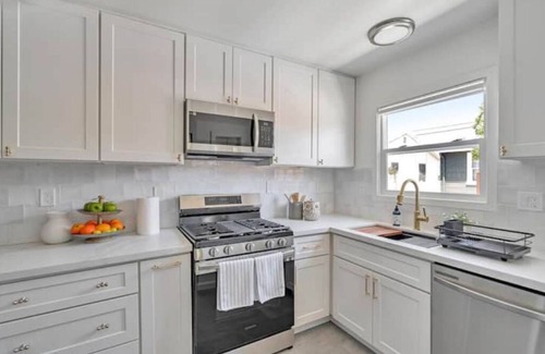 Livermore House | Pink Door, Livermore! Queen Bed - 0.5 Miles to downtown