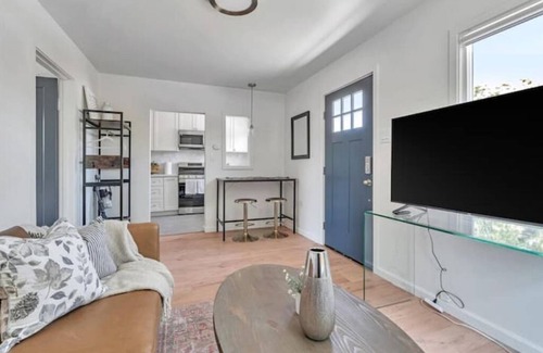 Livermore House | Pink Door, Livermore! Queen Bed - 0.5 Miles to downtown