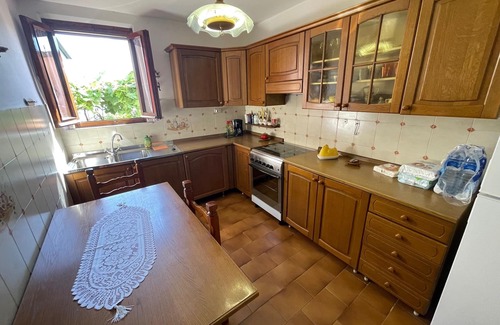 Pedona House | Pink house in Versilia hills with garden and holistic massage service