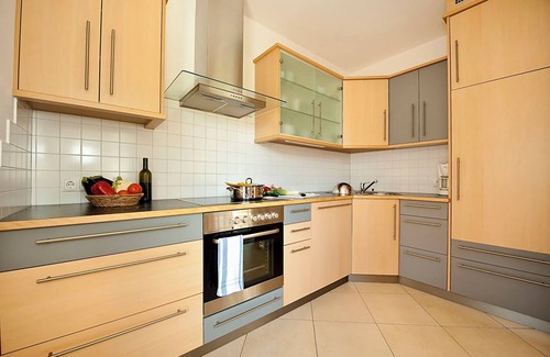 Ora House | PINK LADY family-friendly vacation home, 10 minutes from Lake Kaltern