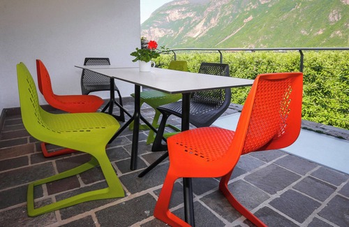 Ora House | PINK LADY family-friendly vacation home, 10 minutes from Lake Kaltern