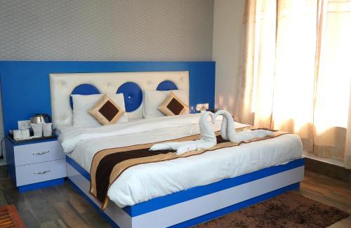 Gunehr Hotel | Pink Park by Panache Hotels