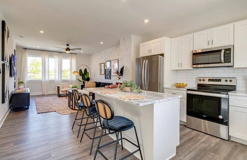 Whitebridge House | Pink Pearl 5629 and 5631-Sleeps 16