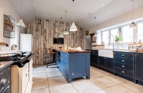 Chipping Campden House | Pinkney House - a cottage that sleeps 6 guests in 3 bedrooms
