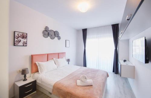 Oradea Apartment | Pinky Black Escape