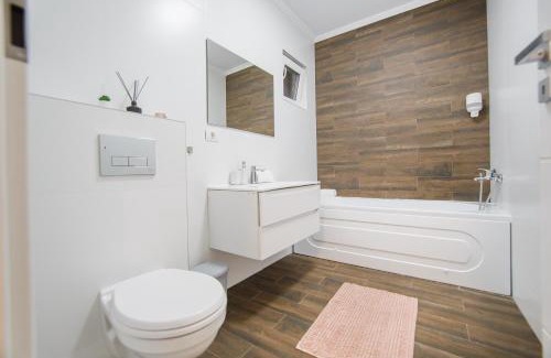 Oradea Apartment | Pinky Black Escape