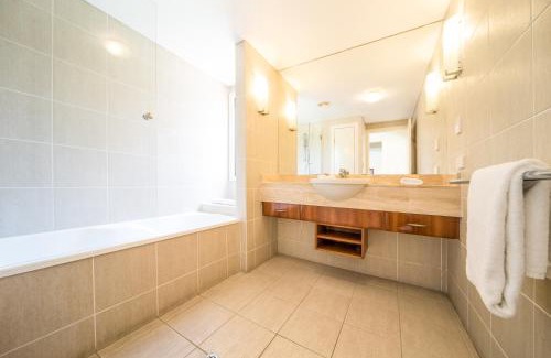 Airlie Beach Apartment | Pinnacles