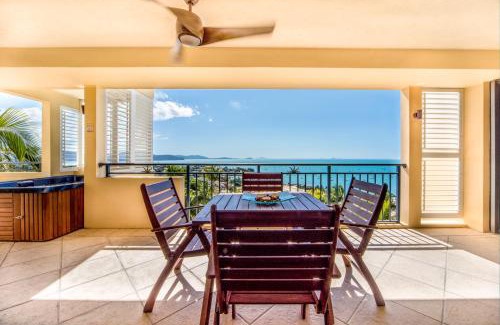 Airlie Beach Apartment | Pinnacles