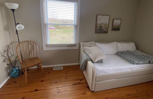 Metamora Apartment | Pintail Family Suite - Duck Creek Inn - Metamora, IN