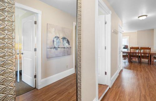 Historic Downtown District House | Pioneer Vacation Rentals - Pioneer North Suite downtown Ashland