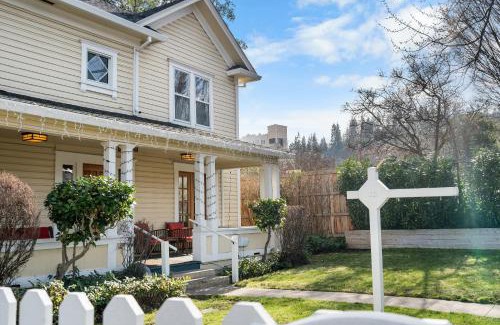 Historic Downtown District House | Pioneer Vacation Rentals - Pioneer South downtown Ashland
