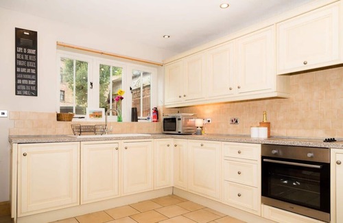 Bilbrough House | Piper Cottage, Bilbrough, York 5m. Village.