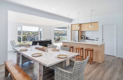Cooks Beach House | Pipi Palace - Cooks Beach Holiday Home