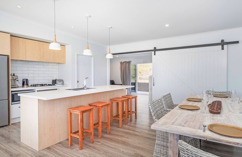 Cooks Beach House | Pipi Palace - Cooks Beach Holiday Home