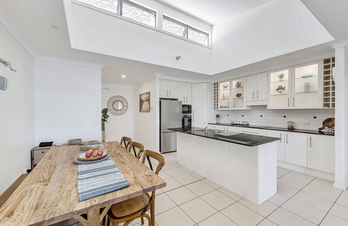 North Haven Apartment | Pippies - 3 bedroom unit with amazing Foreshore views