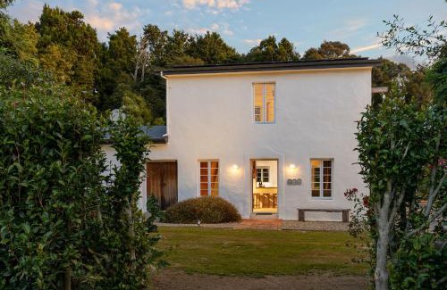 Upper Moutere Villa | Pirita vineyard cottage.