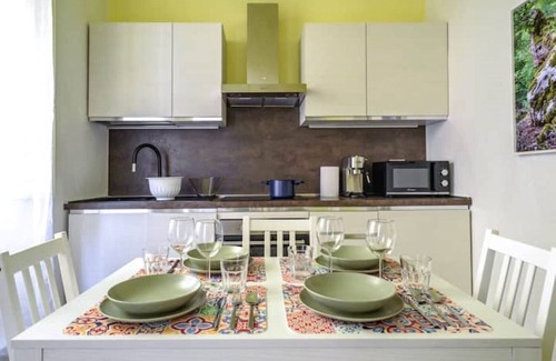 Pisa City Centre Apartment | Pisa Art Apartment - renovated, air conditioned, historic center, sleeps 4