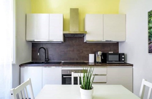 Pisa City Centre Apartment | Pisa Art Apartment - renovated, air conditioned, historic center, sleeps 4