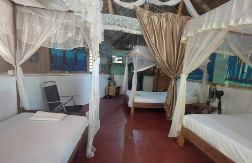 Ambaro House | Piscine Bimoko