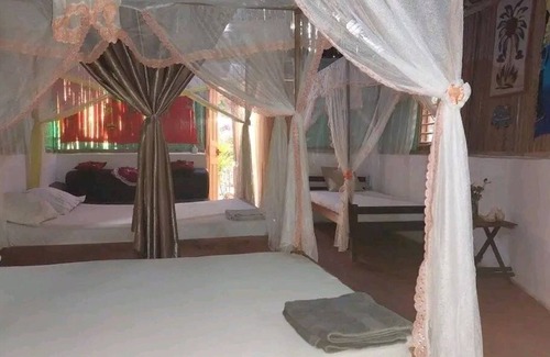 Ambaro House | Piscine Bimoko