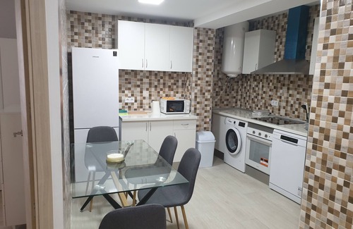 Castello de la Plana Condo | Piso nuevo reformado con todas las comodidades.
