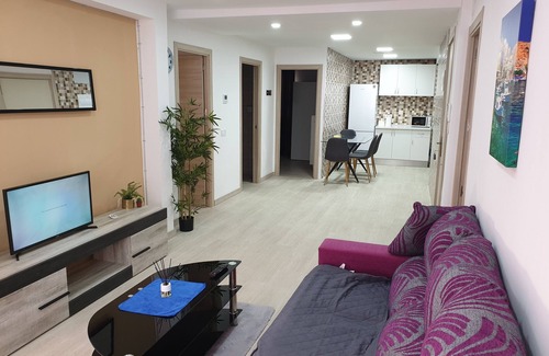 Castello de la Plana Condo | Piso nuevo reformado con todas las comodidades.