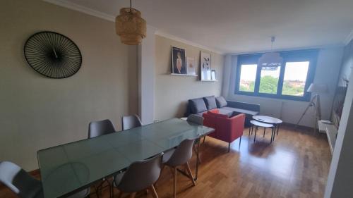 La Corredoria y Ventanielles Apartment | Piso zona hospital 6 personas