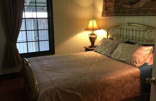 Warwick House | PITSTOP LODGE - Whole House close to Warwick CBD