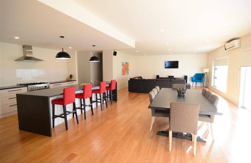 Waterhouse House | Pitts Villa - Pets Welcome - Outside Only. Large, spacious and modern.