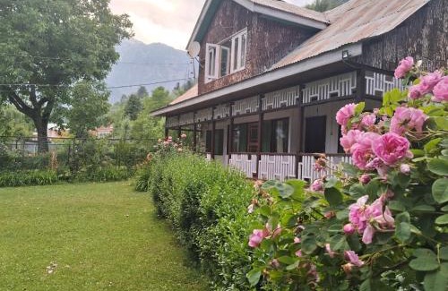 Laripora House | PK cottage
