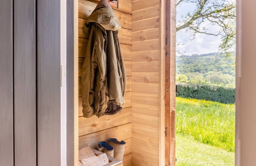 Graddon Cross House | Place Farm Cabin - One Bedroom House, Sleeps 2