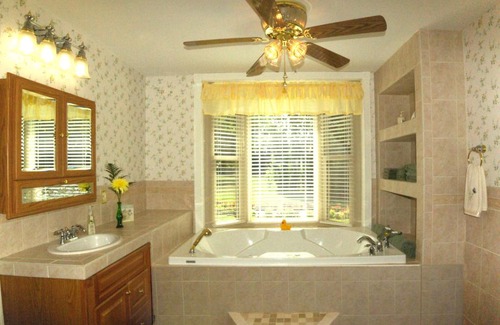 Fredericktown Bed & Breakfast | Plain & Fancy Bed & Breakfast