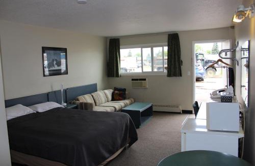 Stettler Hotel | Plains Motor Inn
