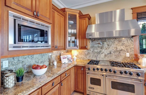 Bryn Mawr-Skyway House | "PLAN YOUR PERFECT THANKSGIVING & HOLIDAY- ESCAPE-SPECIAL HOLIDAY SAVINGS!"