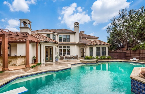 Plano House | Plano Mansion with Beautiful Pool