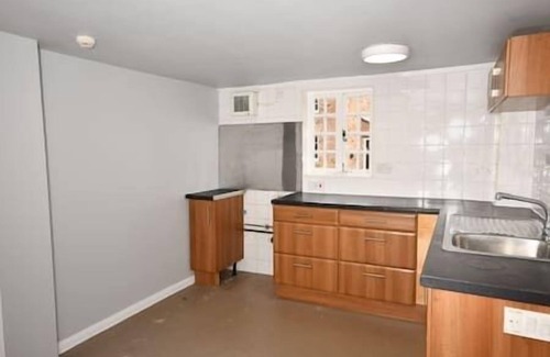 Mynydd Isa House | Plas Bellin Beautiful Family Getaway Kitchen & Bath Wifi Pet-Friendly