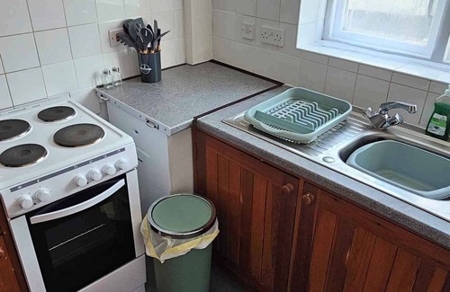 Mynydd Isa Cottage | Plas Bellin Comfort Cottages Kitchen & Bath Wi-Fi & TV Pet-Friendly