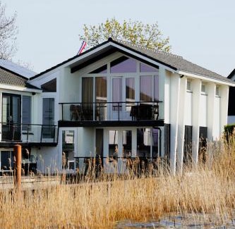 Loosdrecht Bed & Breakfast | Plassenzicht Logies & Sloepverhuur