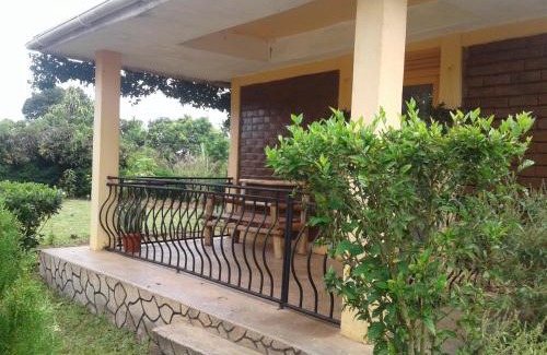 Entebbe Cabin | Plastic Bottles House