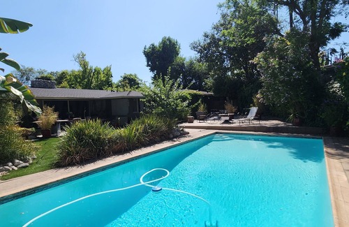 Altadena House | PLATINUM STAYS IN ALTADENA