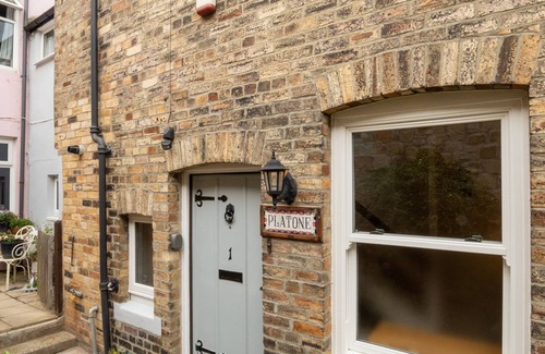 Alnmouth House | Platone Cottage - Two Bedroom House, Sleeps 4