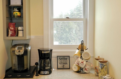 Windham House | Play & Relax in Windham – Spacious Bedrooms, Hot Tub, Fire Pit & Basement Den